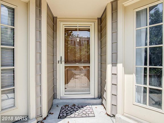 4th image of 10836 Luxberry Dr #32
