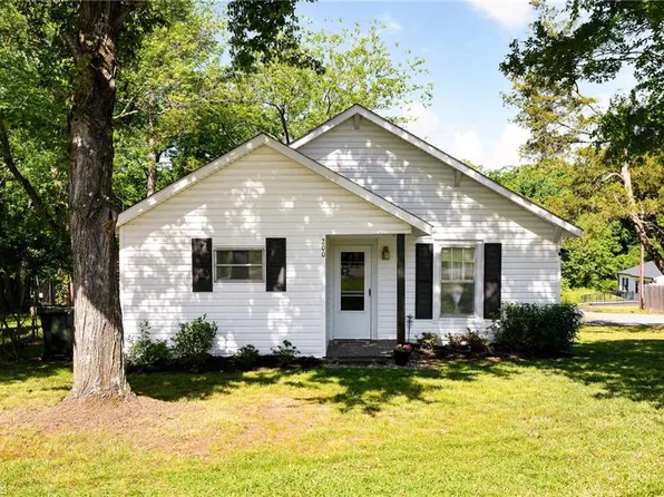 200 Goforth Dr, Thomasville, NC 27360