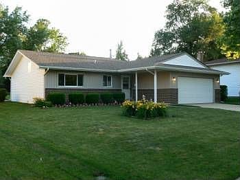 1st image of 225 W Beech Dr