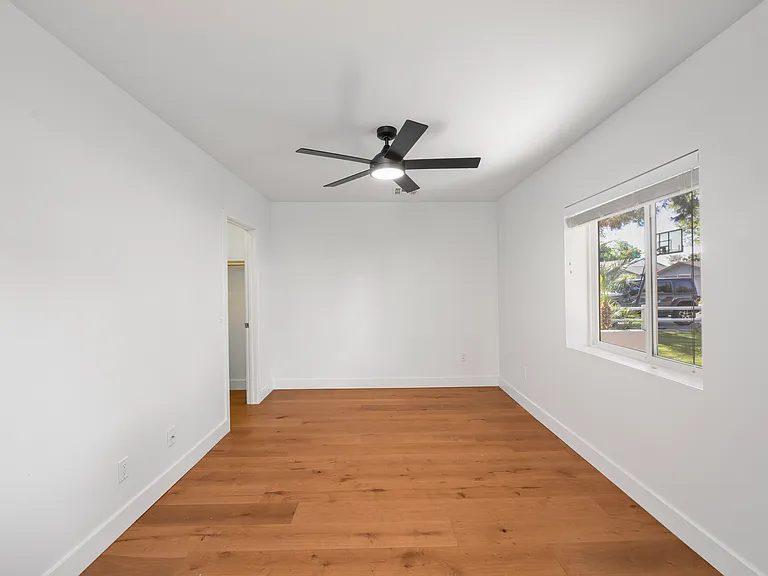 3247 E Roma Ave — Photo 22