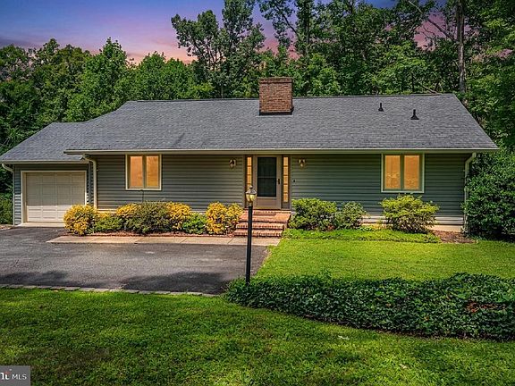 2nd image of 8 Ridgemore Cir