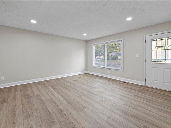 5th image of 8203 E Penway St