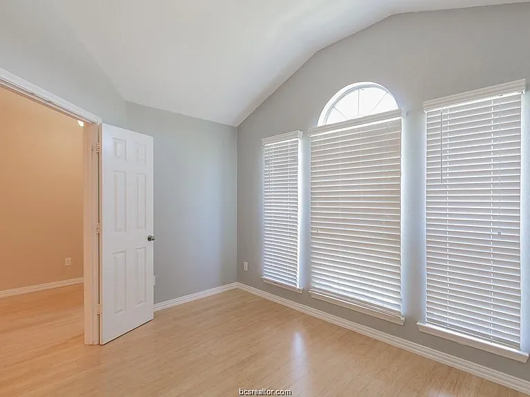 936 Whitewing Ln — Photo 8
