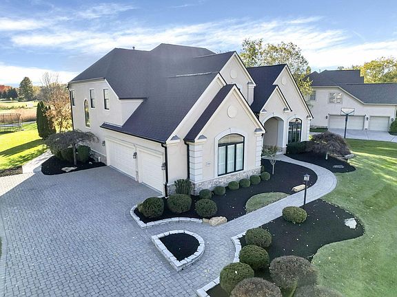 3rd image of 7930 Thornbush Dr