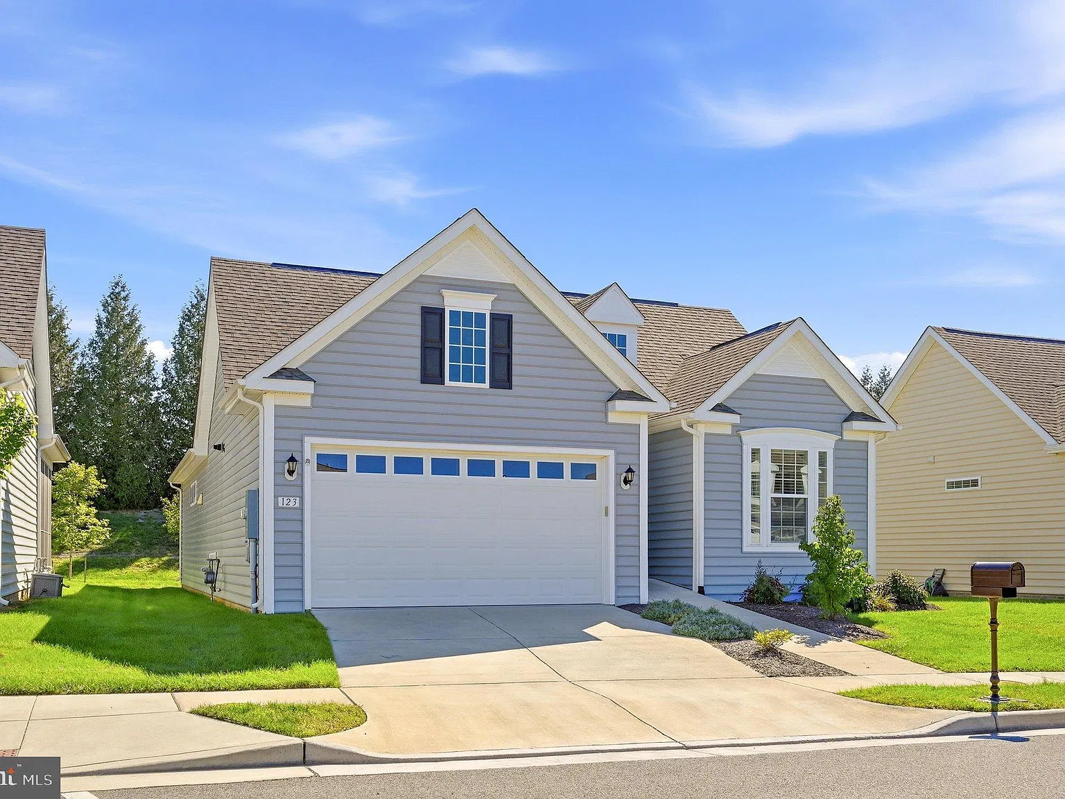 3 bed, 2.0 bath, 1656 sqft, $2,500 — Photo 3