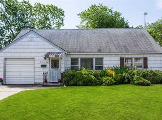 228 Sunnyside Rd, Oceanside, NY 11572