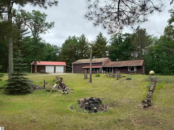 7407 Kermit Ln, South Branch, MI 48761