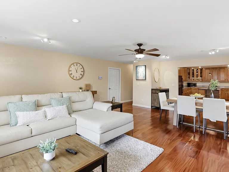 609 Stanford Ave — Photo 6