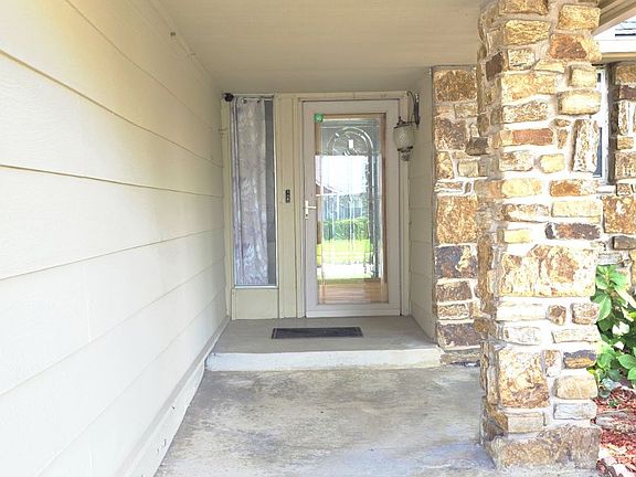 4th image of 13361 E 32nd Pl