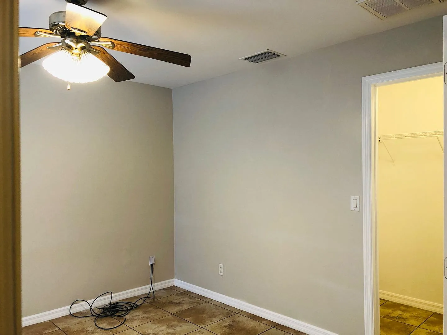 Experience this Cape Coral 3 bedroom 2 bath duplex with 1 car garage and screened in lanai. — Photo 4