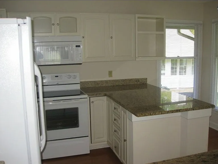 320 Kirkwood Dr — Photo 7