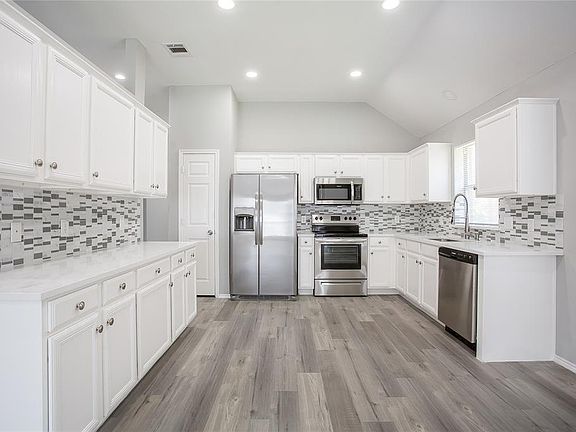 5th image of 1405 Hickory Bend Dr