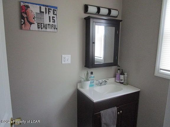 5th image of 50 E Bennett St