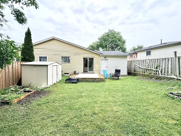 49 Woodlawn Ave — Photo 16