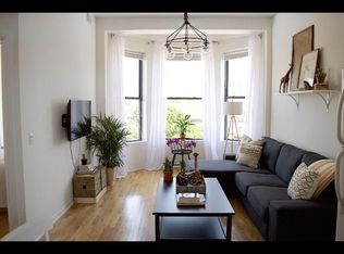 946 N Orleans St #202, Chicago, IL 60610