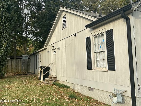2nd image of 802 Tibbs St