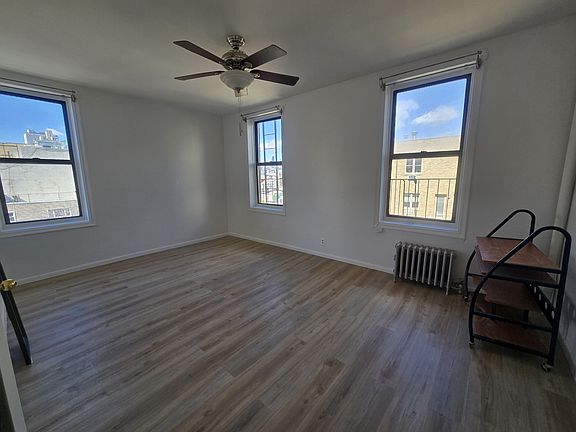 5th image of 263 S 2nd St #D1