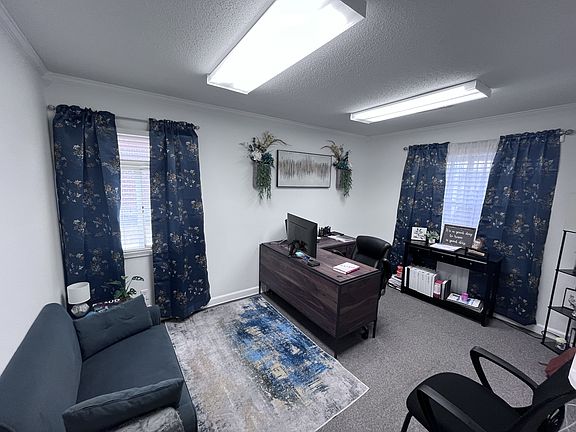 4th image of 907 S Pine St Suite 1-C