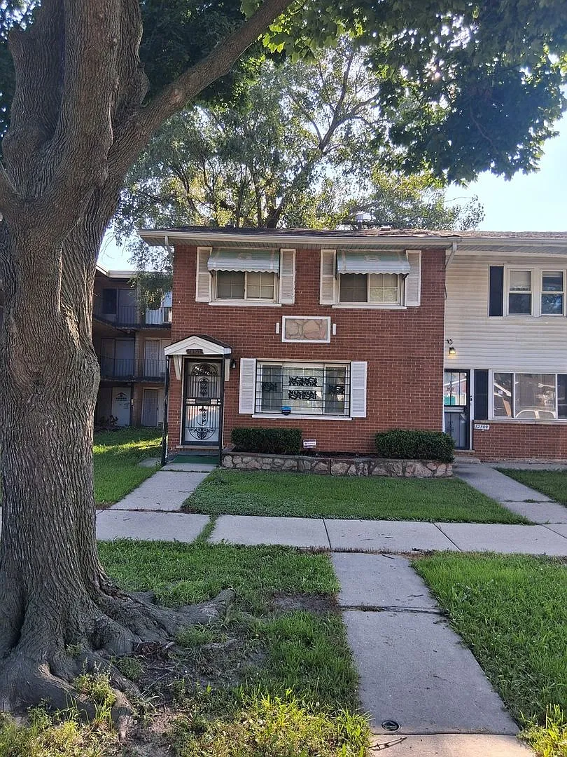 Charming 3BR Townhome in Chicago — Photo 1