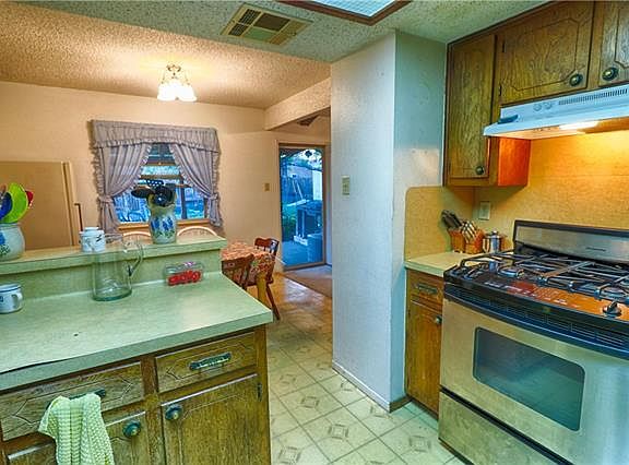 3rd image of 1213 E Mesa Park Dr