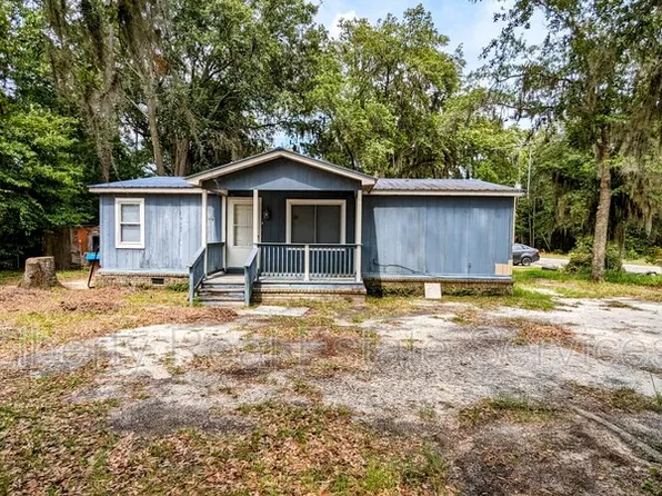 955 Hollywood Dr, Hinesville, GA 31313