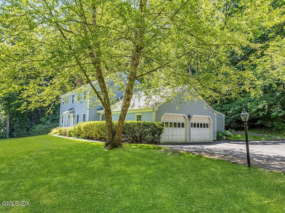 18 Cornelia Dr