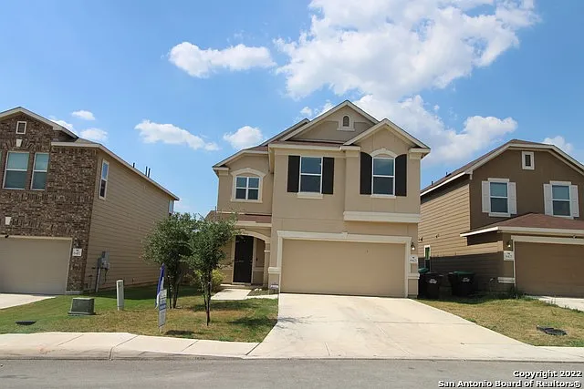 3 bed, 2.5 bath, 1925 sqft, $1,800 — Photo 2