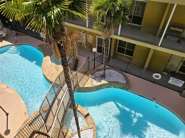 921 Marine Dr APT 304, Galveston, TX 77550