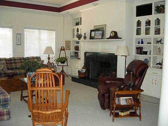 4th image of 1701 Laurelwood Ln