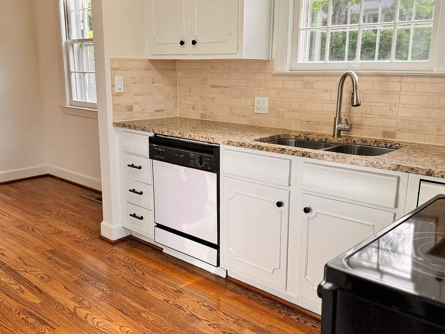 3 bed, 1364 sqft, $3,300 — Photo 3