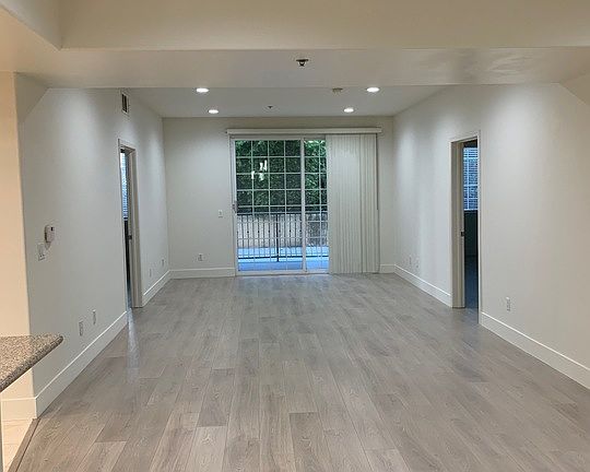 4th image of 962 S Gramercy Dr Unit 104
