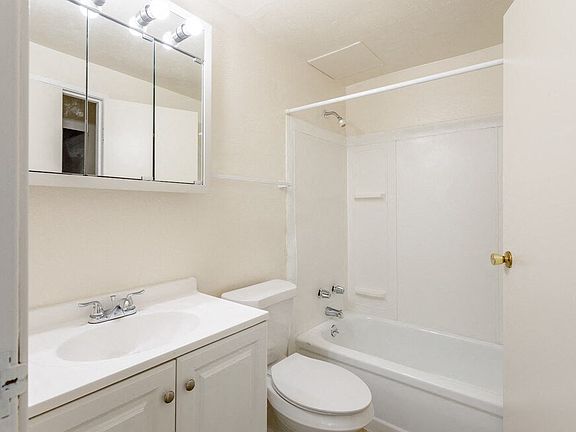 3rd image of 515 E Drake Rd #301B