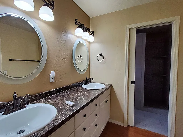 107 W Sherwood Dr — Photo 12