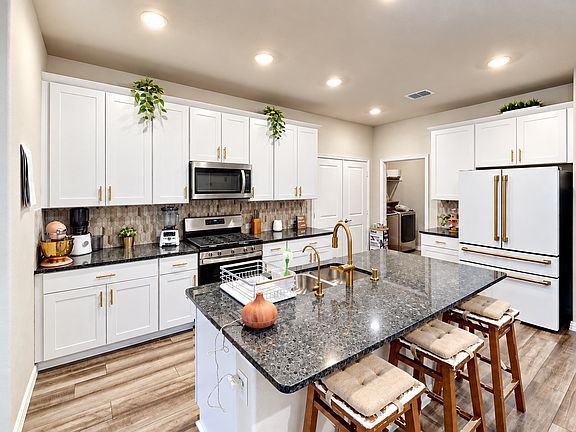 5th image of 2228 Cliff Springs Dr