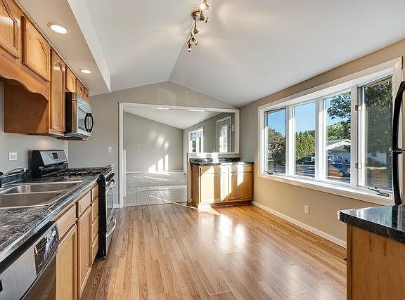 4th image of 1306 Wilson Ave