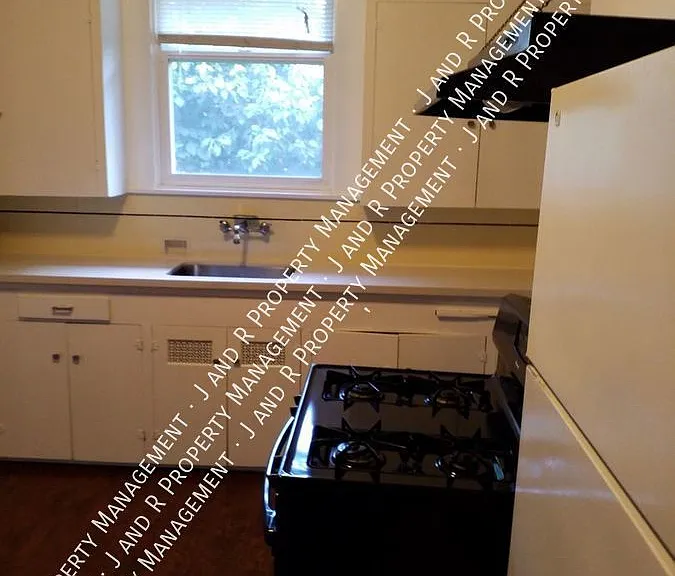 4311 V St #2 — Photo 7