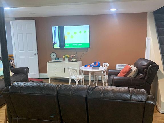 Livingroom/ Kitchen combo