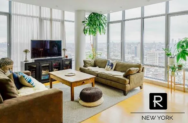 Sold by R New York | media 2