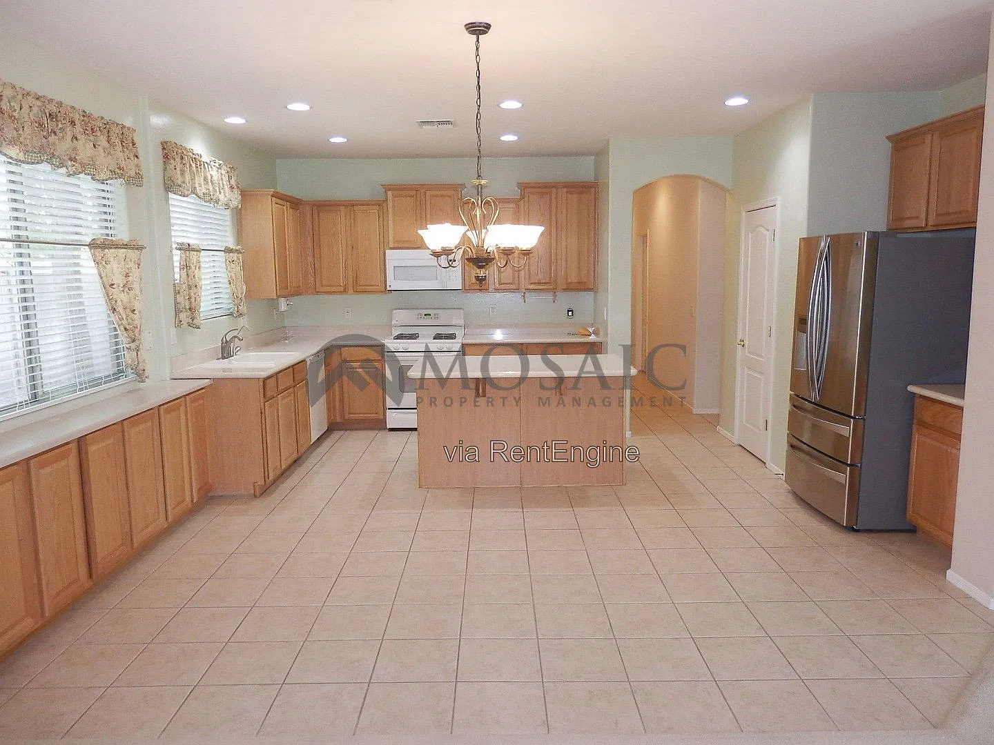 4 bed, 2.5 bath, 2388 sqft, $2,375 — Photo 2