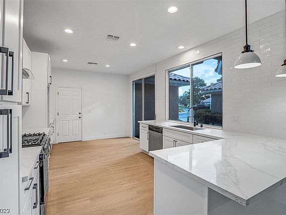 5th image of 8581 Heather Downs Dr
