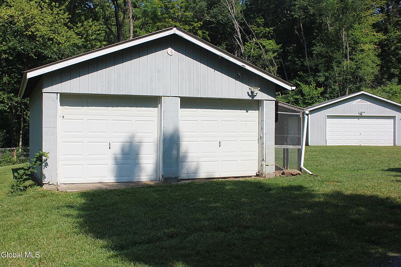 4th image of 217 Irwin Road