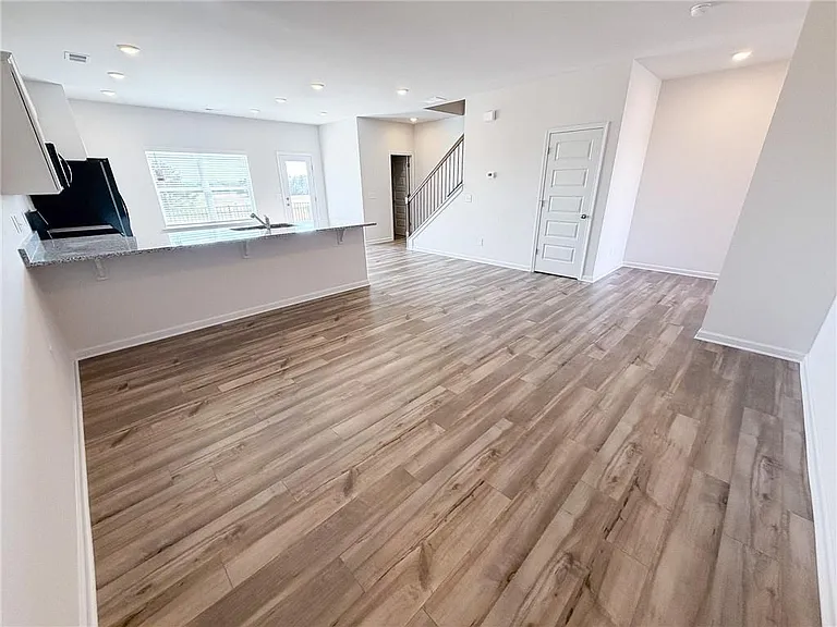 1013 Stiles Ct — Photo 2