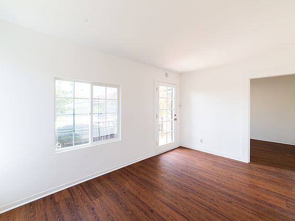 3rd image of 2325 W 36th St