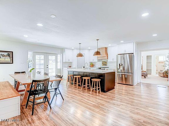 2nd image of 2880 Pleasant Valley Dr