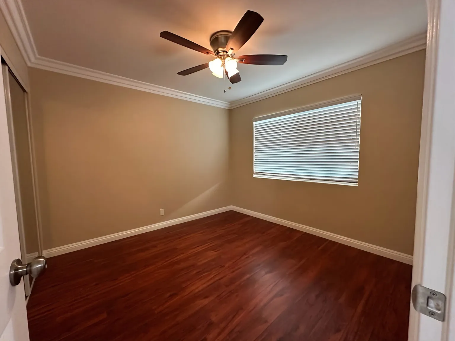 3 bed, 1085 sqft, $3,200 — Photo 4