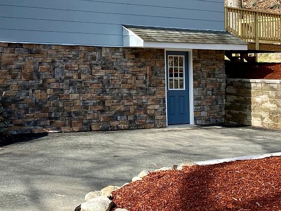 5th image of 20 Fox Hollow Ct