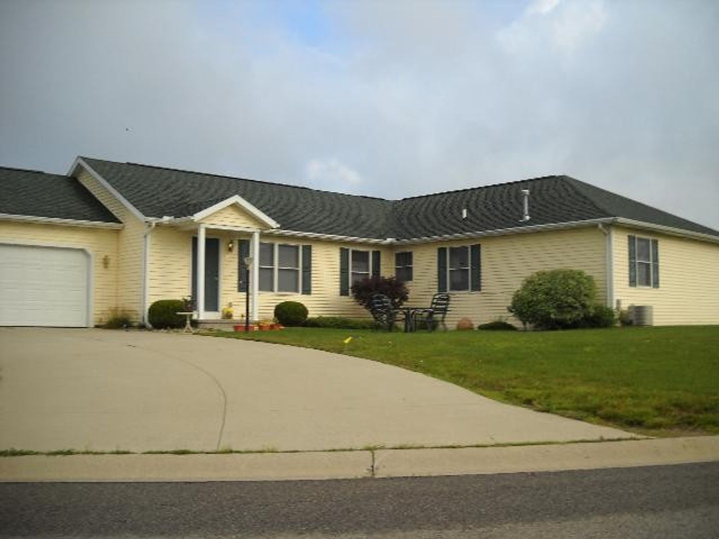 611 S Heritage Dr, Middlebury, IN 46540 Zillow