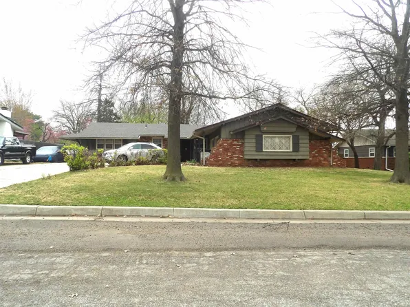 1126 N Farmstead St, Wichita, KS 67208