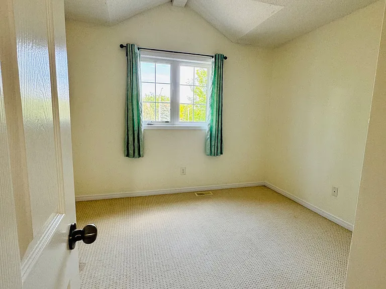 1069 Marconi Ave — Photo 14
