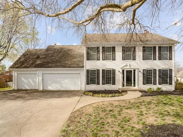 713 NW Eagle Ridge Cir, Lees Summit, MO 64081